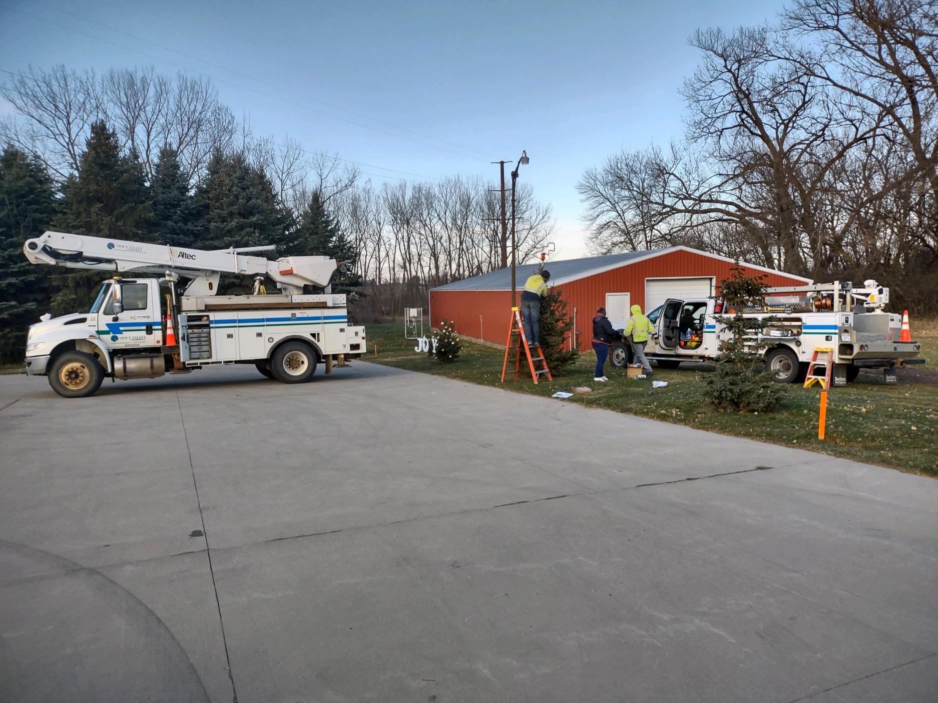 lightsatthelodge_decorating